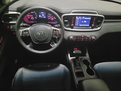 Used 2019 Kia Sorento LX image 22