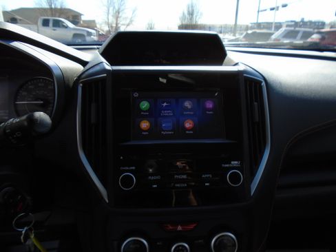 Used 2021 Subaru Crosstrek 2.0i Premium image 16