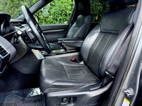 Used 2017 Land Rover Discovery HSE image 16