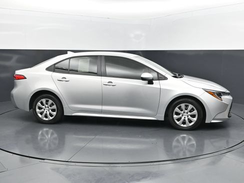 Used 2025 Toyota Corolla LE FWD image 6