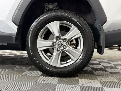 Used 2025 Toyota RAV4 XLE w/ Convenience Package FWD image 9