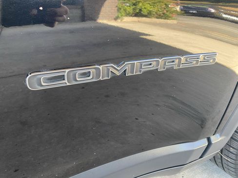 Used 2018 Jeep Compass Limited w/ Safe & Security Group AWD/4WD image 38