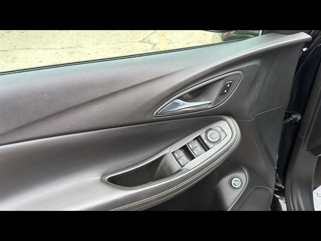Used 2023 Buick Encore GX Select w/ Sport Touring Package FWD image 7