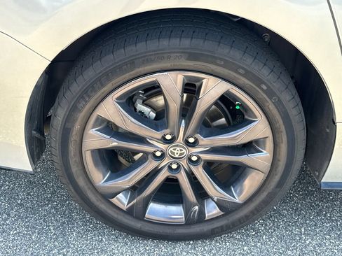 Used 2023 Toyota Sienna XSE FWD image 16
