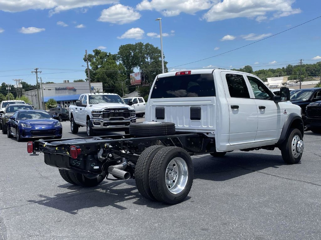 New 2026 RAM 5500 Tradesman w/ Chrome Appearance Group AWD/4WD image 9