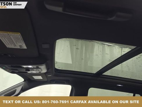 Used 2023 GMC Yukon XL SLT image 2