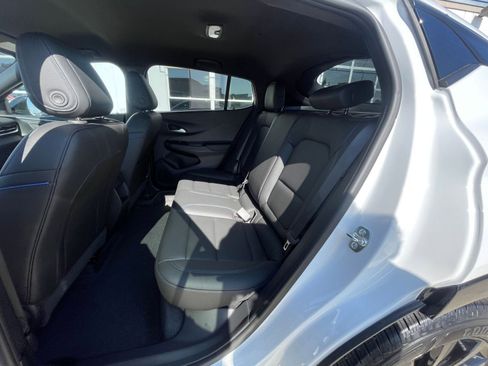 Used 2025 Buick Envista Sport Touring image 25