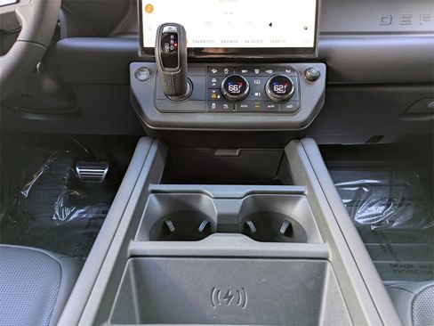 New 2026 Land Rover Defender 110 OCTA image 19