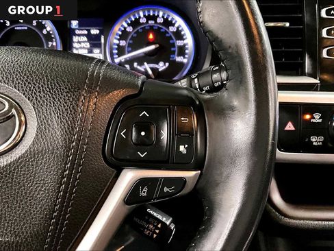 Used 2018 Toyota Highlander XLE image 24