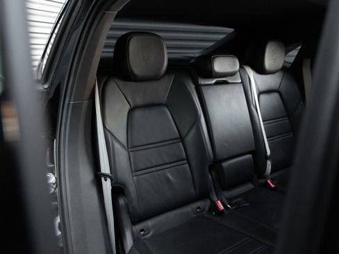 Used 2022 Porsche Cayenne S AWD/4WD image 33