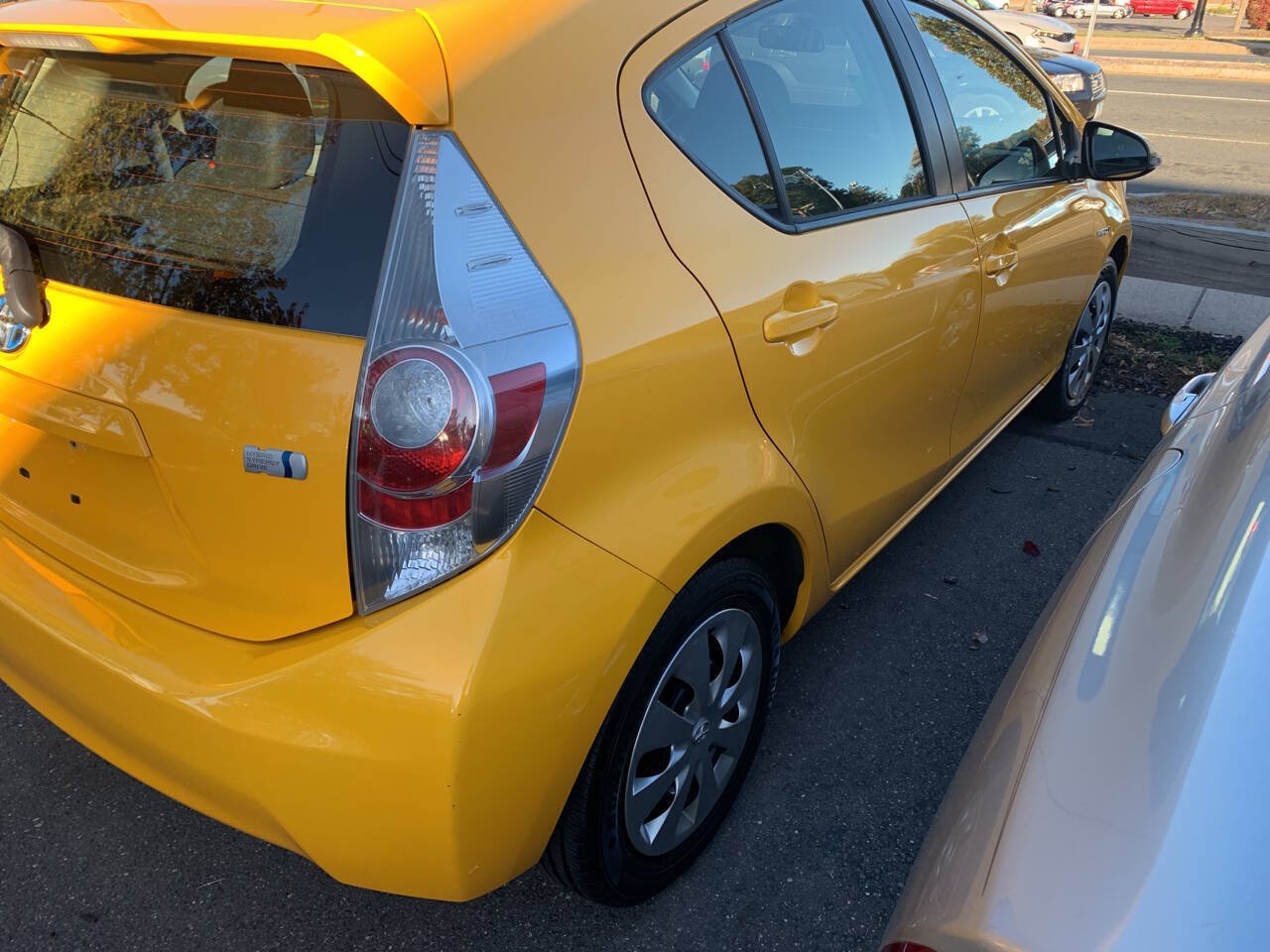 Used 2014 Toyota Prius C Two FWD image 4