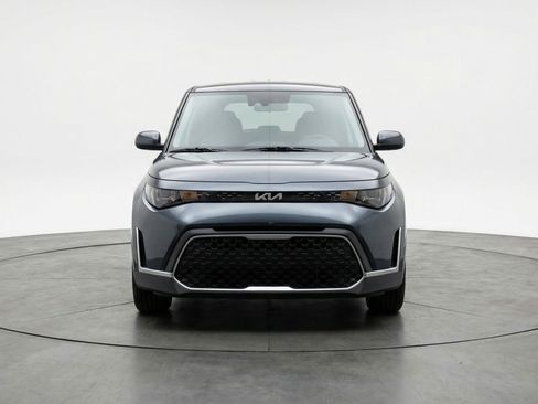 Used 2025 Kia Soul LX w/ LX Technology Package image 2