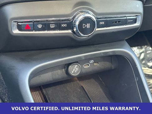 Certified 2025 Volvo XC40 B5 Plus AWD/4WD image 21
