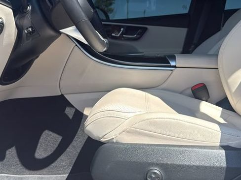 Used 2025 Mercedes-Benz GLC 300 image 14