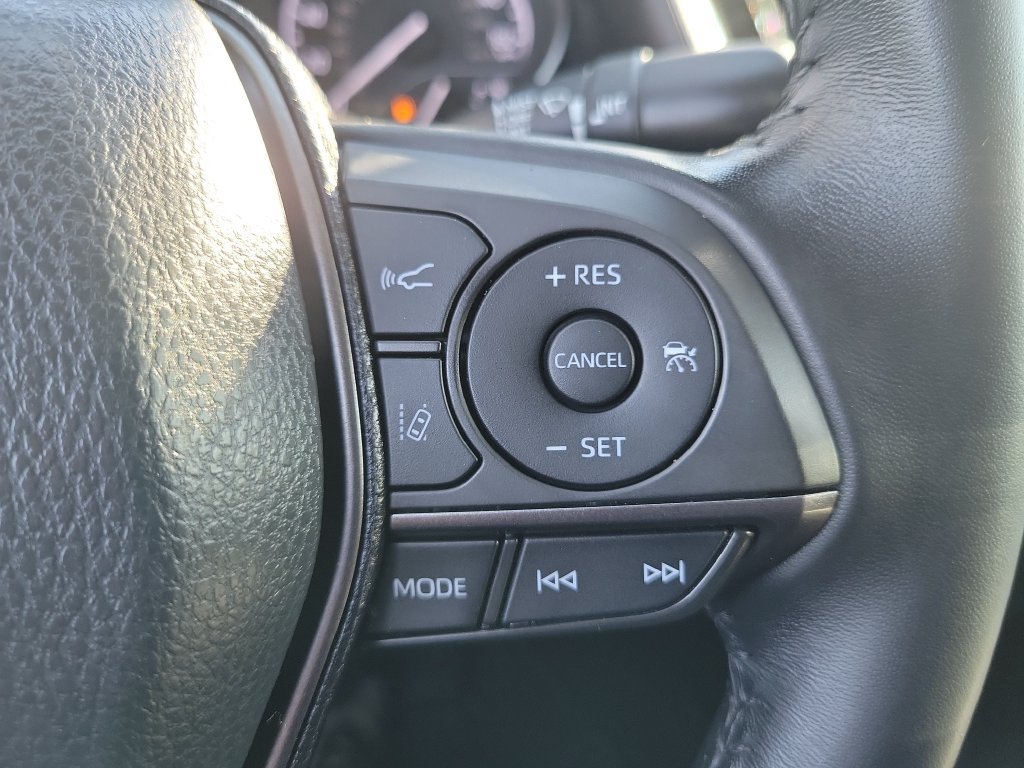 Used 2023 Toyota Camry SE w/ Convenience Package FWD image 5