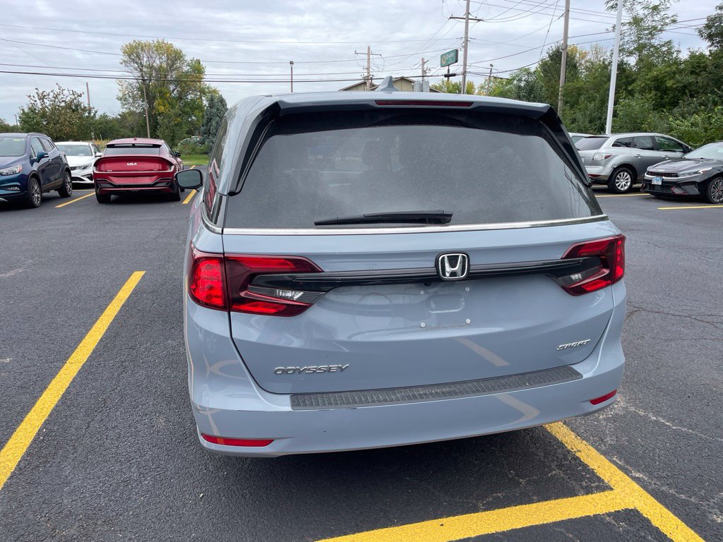 Used 2024 Honda Odyssey Sport image 3