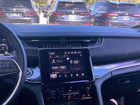 Used 2022 Jeep Grand Cherokee Altitude image 9