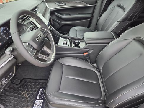 New 2024 Jeep Grand Cherokee L Limited w/ Black Appearance Package image 10