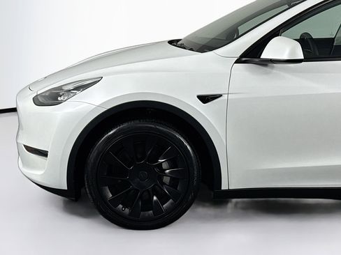Used 2023 Tesla Model Y Long Range image 39