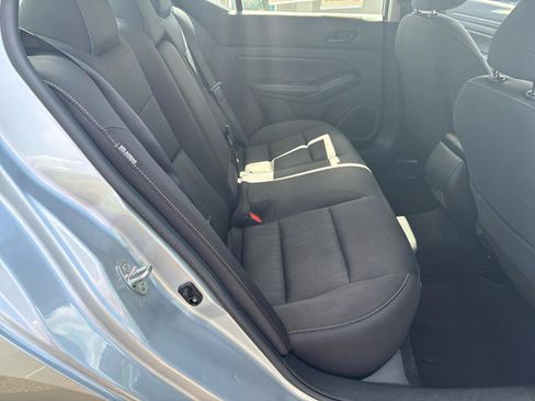 Used 2024 Nissan Altima 2.5 SV FWD image 27