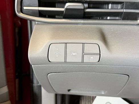 Used 2023 Hyundai Elantra SEL image 17