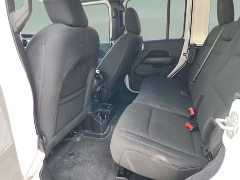 Used 2019 Jeep Wrangler Unlimited Sahara image 16
