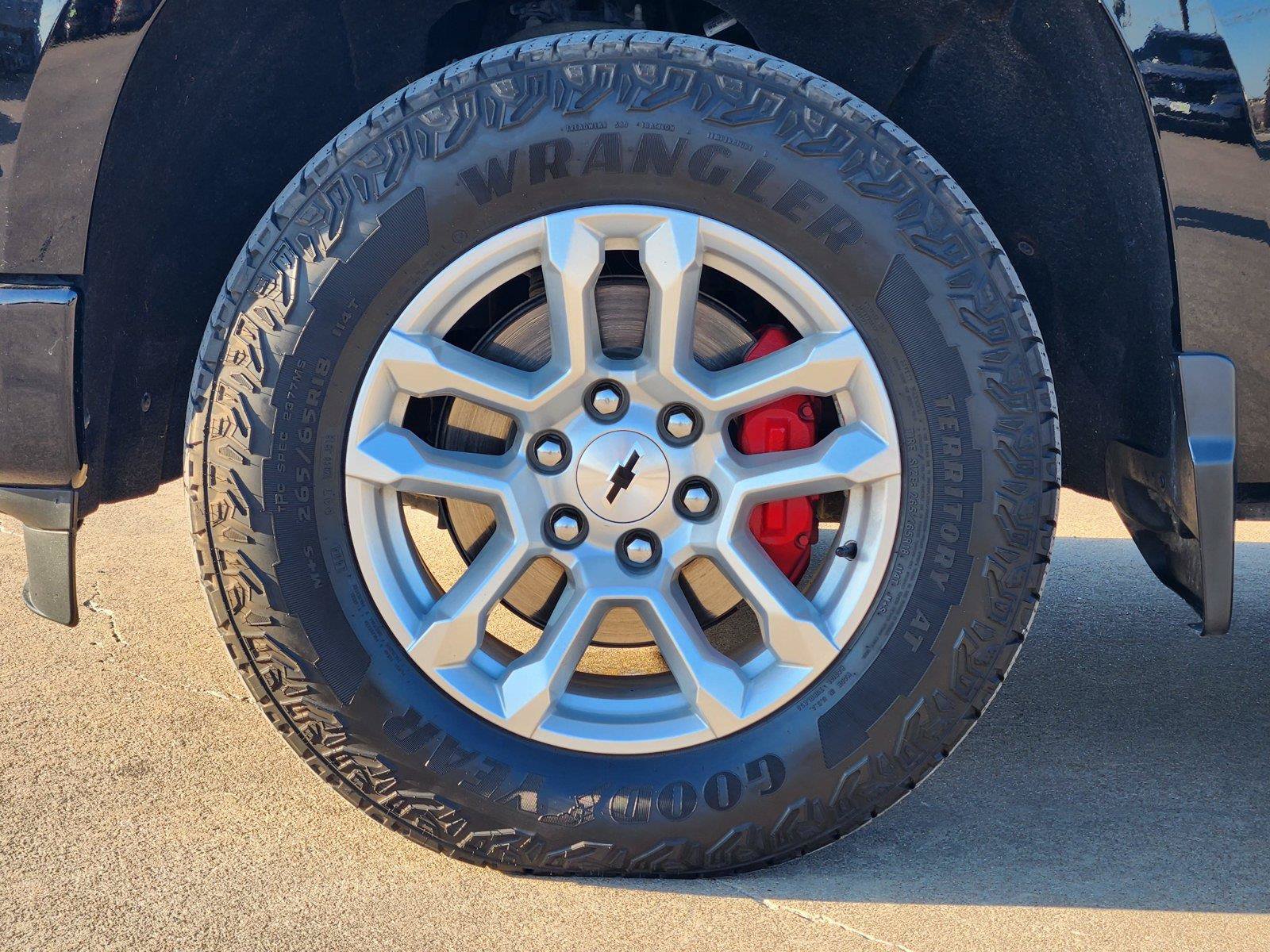 Used 2023 Chevrolet Silverado 1500 RST w/ Z71 Off-Road Package AWD/4WD image 8