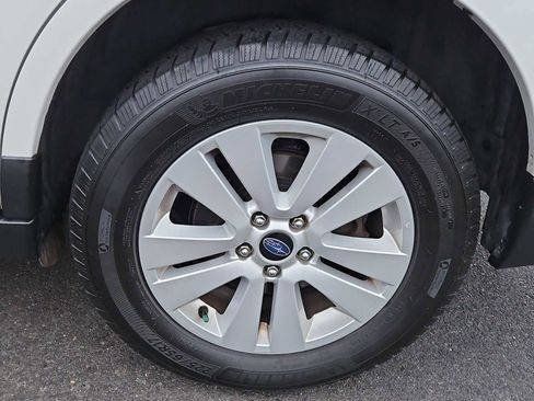 Used 2019 Subaru Outback 2.5i Premium image 14
