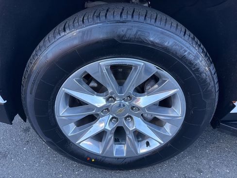 Used 2023 Chevrolet Suburban Premier image 11