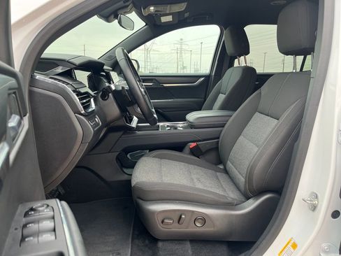 Used 2025 GMC Acadia Elevation image 12