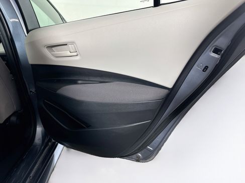 Used 2025 Toyota Corolla LE FWD image 27