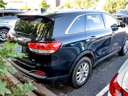 Used 2018 Kia Sorento AWD image 5