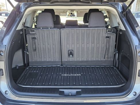 Certified 2023 Toyota Highlander L image 13