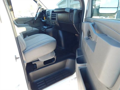 Used 2017 Chevrolet Express 3500 LT w/ LT Preferred Equipment Group image 9