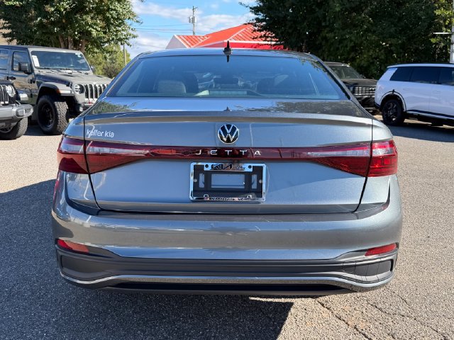 Used 2025 Volkswagen Jetta Sport FWD image 4