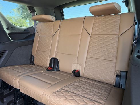 Certified 2022 Cadillac Escalade Premium Luxury w/ Performance Package image 17