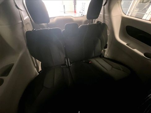 Used 2023 Chrysler Voyager LX FWD image 17