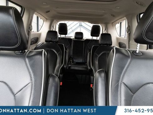 Used 2023 Chrysler Pacifica Limited FWD image 19