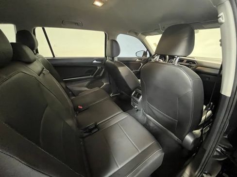Used 2020 Volkswagen Tiguan SE FWD image 12