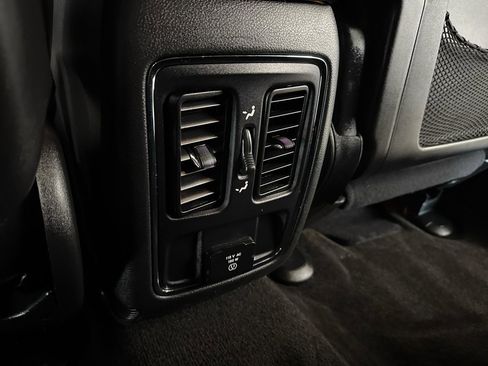 Used 2015 Jeep Grand Cherokee Altitude image 35