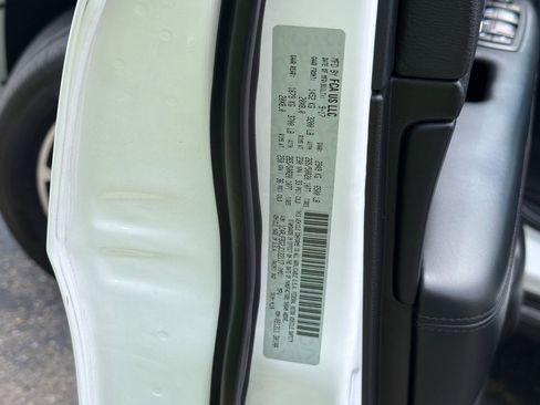 Used 2018 Jeep Grand Cherokee Limited image 39