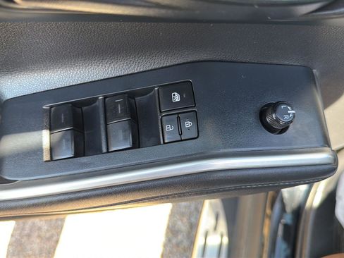 Used 2022 Toyota Highlander L image 18