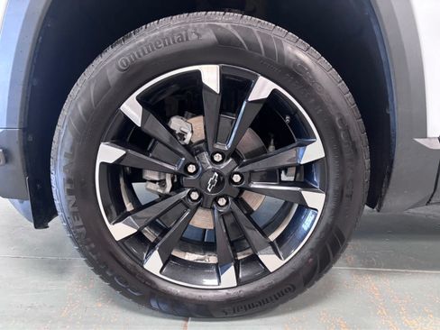 Used 2026 Chevrolet Equinox RS AWD/4WD image 9