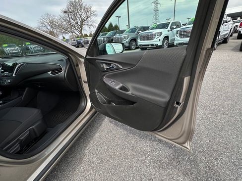Used 2022 Chevrolet Malibu LS FWD image 15