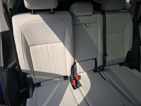 Used 2022 Volkswagen Tiguan SE w/ Panoramic Sunroof Package image 28