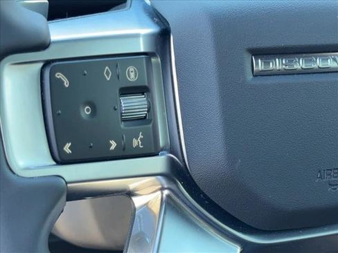 New 2025 Land Rover Discovery Dynamic SE image 19