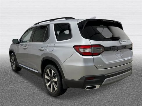 New 2025 Honda Pilot Touring image 3