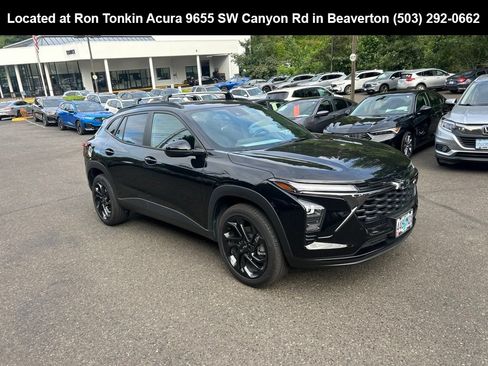 Used 2024 Chevrolet Trax RS w/ Sunroof Package FWD image 1
