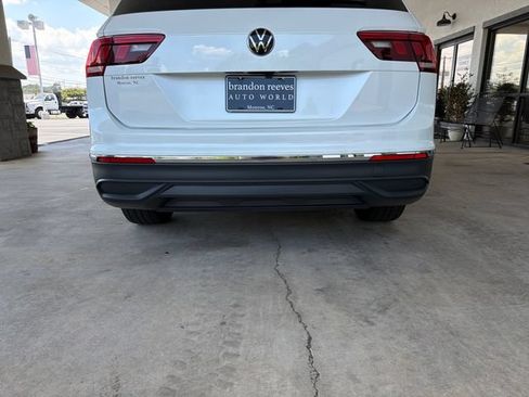 Used 2023 Volkswagen Tiguan SE AWD/4WD image 28