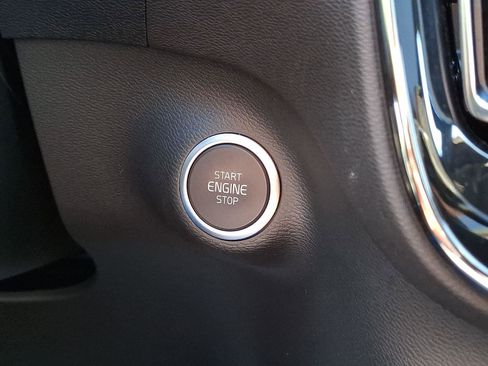 Certified 2025 Volvo XC40 B5 Plus image 24